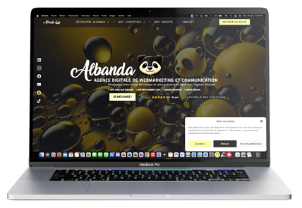 Image d'un Mockup de Mac affichant la page d'accueil du site web d'Albanda, créé par Mathieu Betton, webdesigner à Nantes
