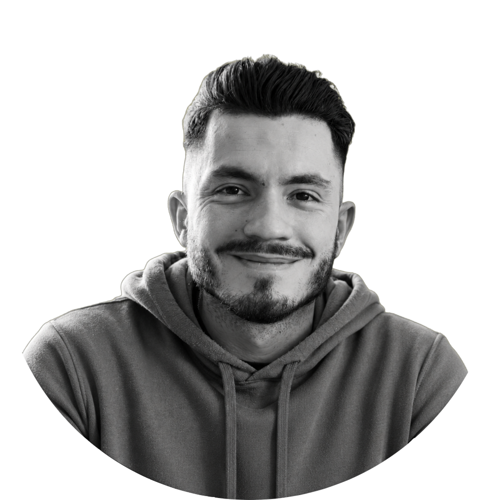Photo professionnelle en noir et blanc de Mathieu Betton, webdesigner en freelance à Nantes.