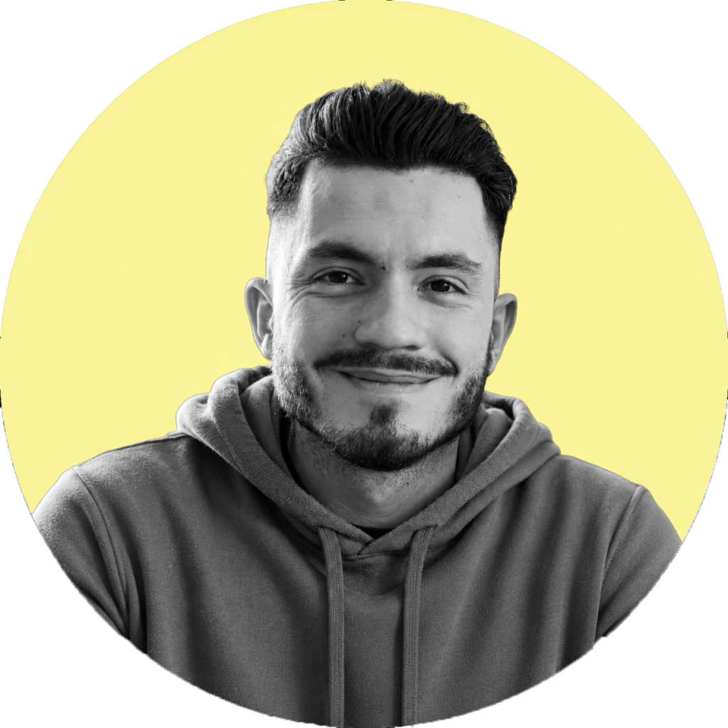 Photo avec un cercle jaune de Mathieu Betton, webdesigner en freelance à Nantes.